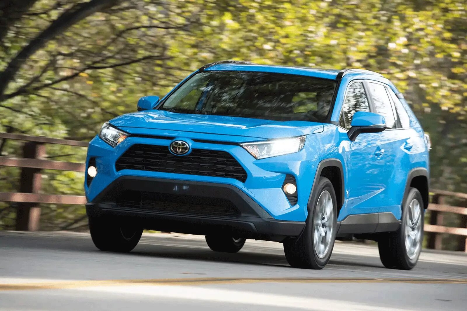 Новый рав 4 цена. Toyota rav4 2019. Toyota RAV 2019. Новая Тойота рав 4 2022. Новая Тойота рав-4 пятого поколения.