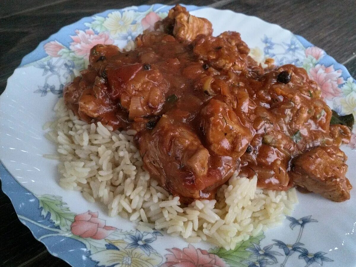 Конина мясо тушеное. Гречка с мясом. Конина с рисом. Конина с рисом. Гречка с кониной.