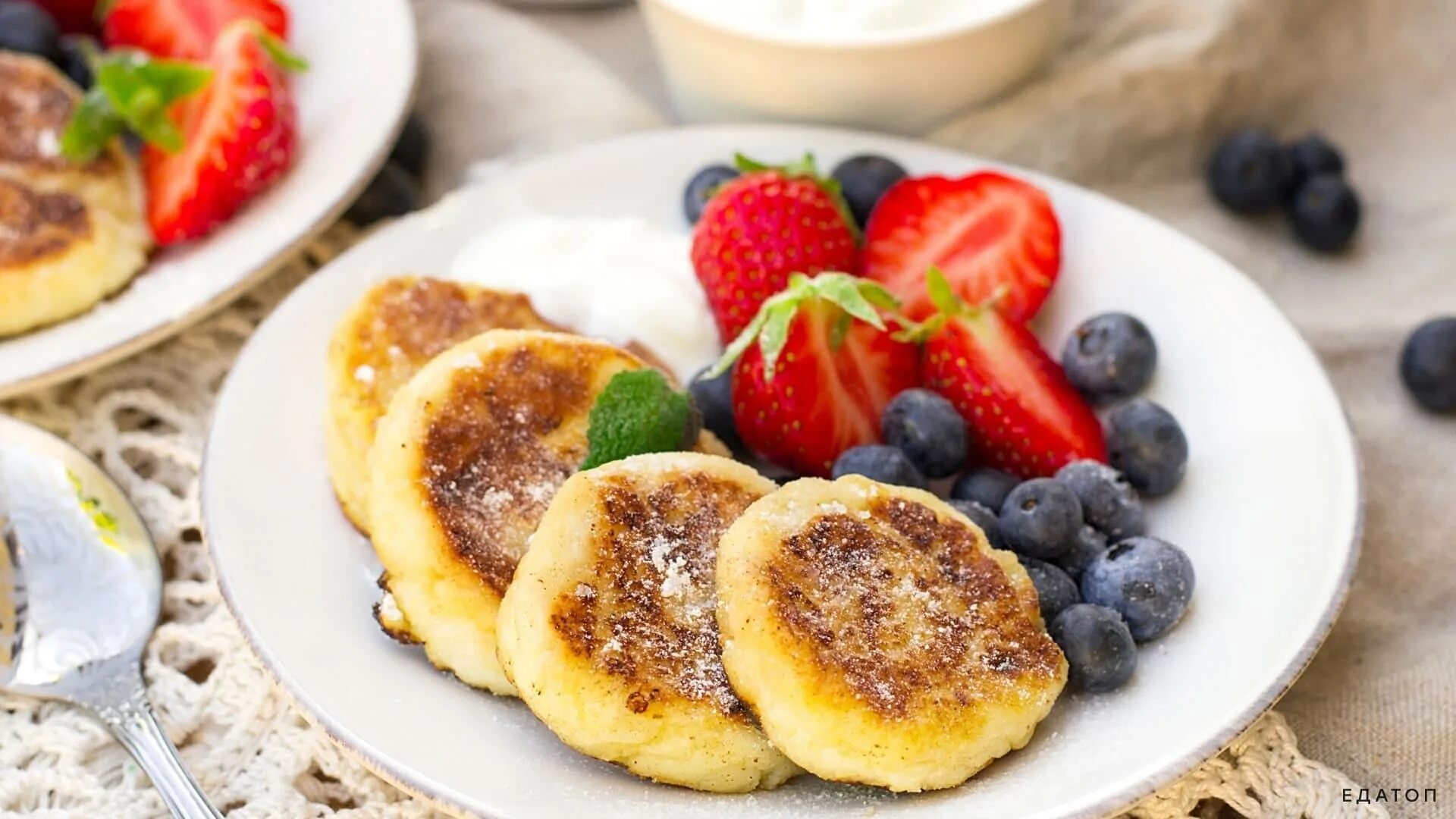 Сырники эстетика. Сырники из рикотты. Сырники со сметаной. Сырники при диабете 2 типа. Сырники при диабете 2 типа.