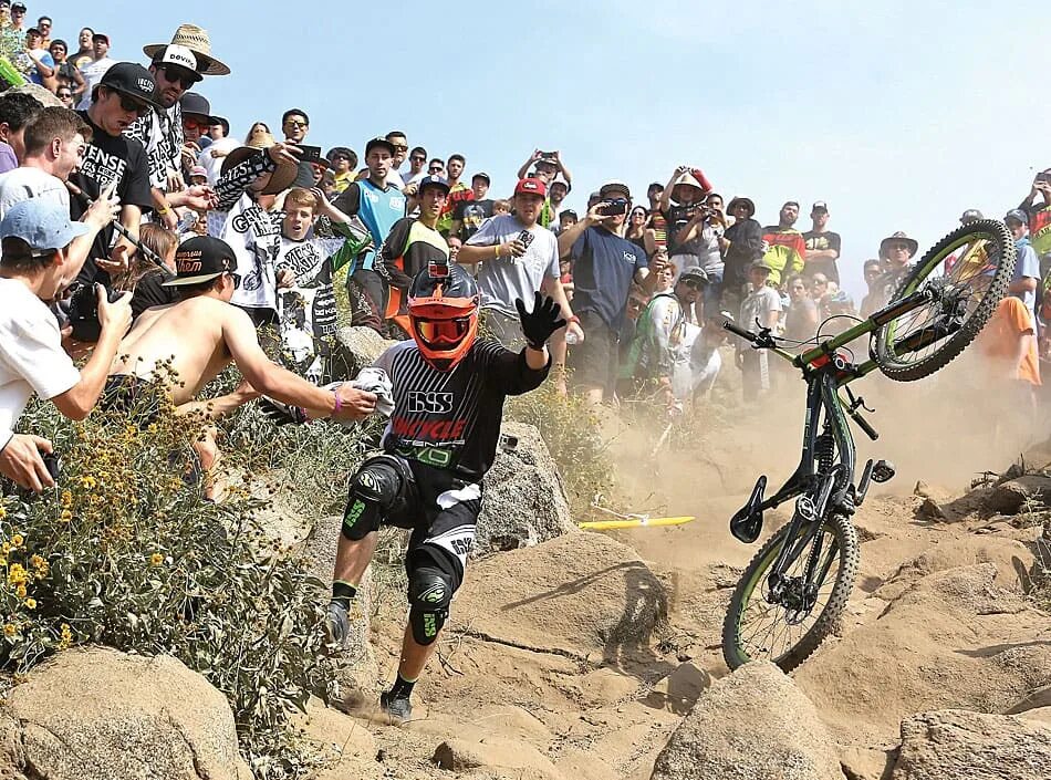 Гонки по горам. Red bull rampage падения. Mountain crash. Mountain crash. Клифф робертсон beamng.