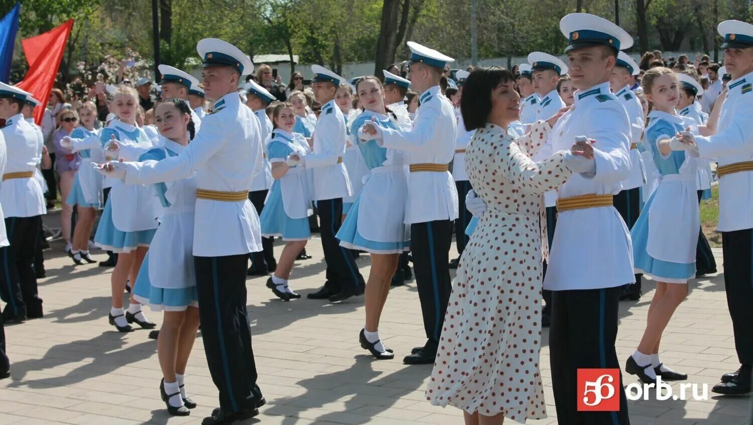 Вальс победы оренбург 2024. Вальс Победы Оренбург. Акция вальс Победы. Вальс Победы танец.