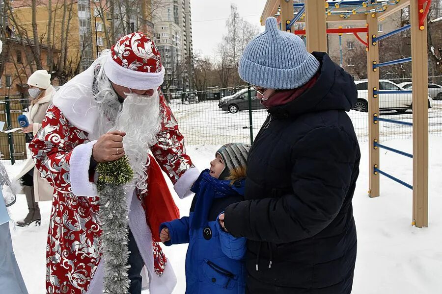 Праздник в каждый дом госпрограмма. Акция дед мороз в каждый дом. новый год в каждый дом. новый год в каждый дом акция.