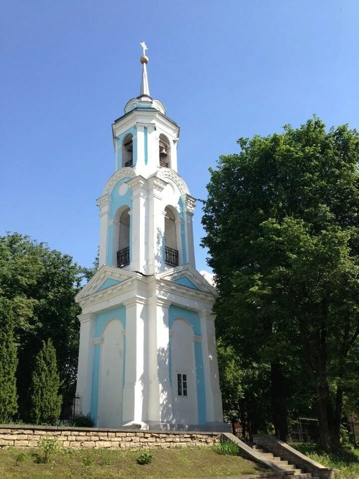 Церковь успения с полонища. Храм успения с полонища псков. церковь успения пресвятой богородицы с полонища псков. ул георгиевская 3 псков. воскресенская церковь на полонище псков.