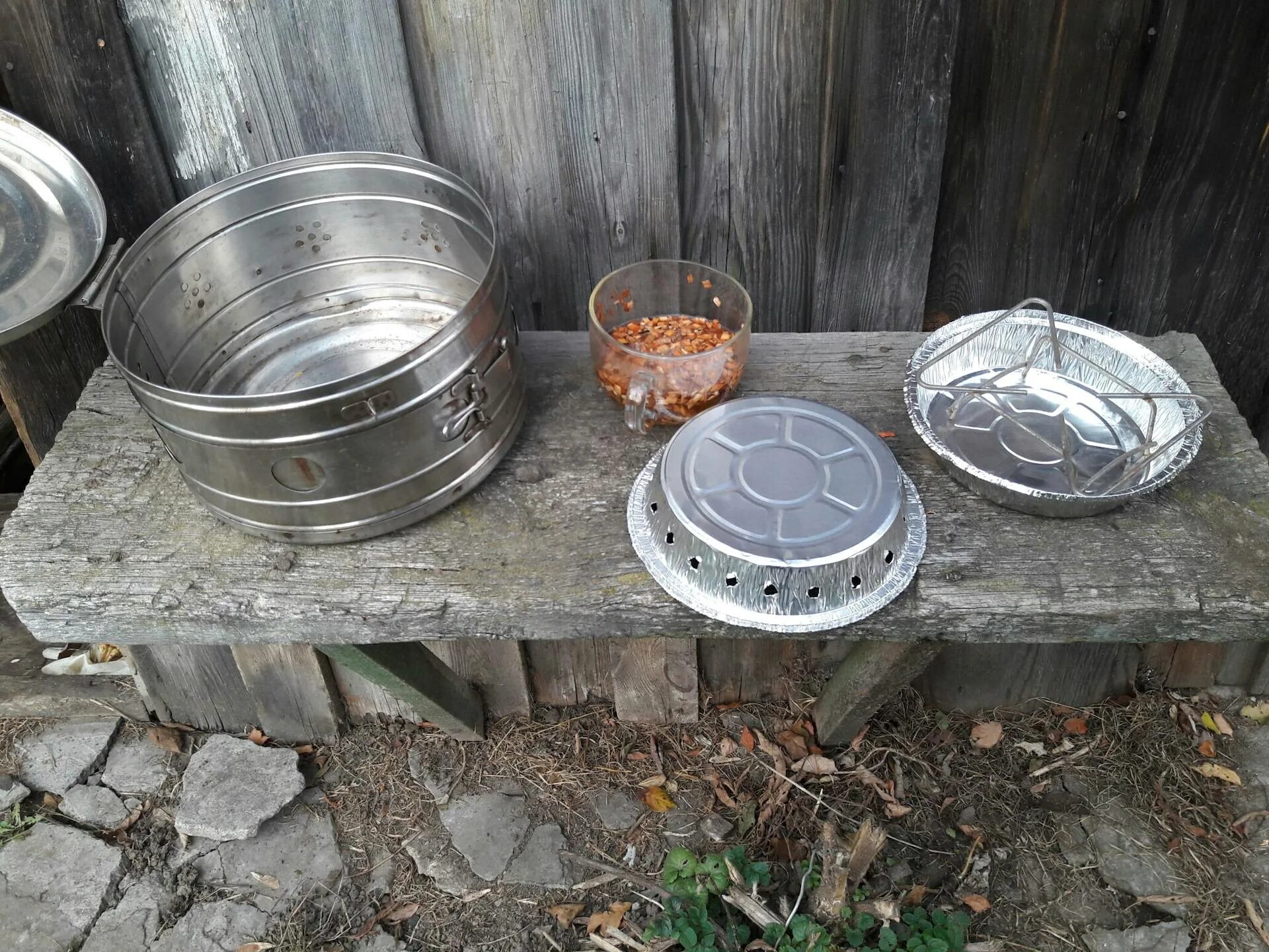 Копчение в биксе. Коптилка из медицинской биксы. Бикса коптильня. Коптильня горячего копчения из биксы. Коптильня из биксы.