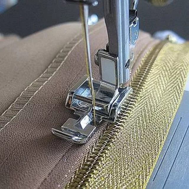 Вшив молнии. Технология вшивания потайной молнии. Вшив молнии. Вшивание молнии в вязаные изделия. Вшивание застежки молния.