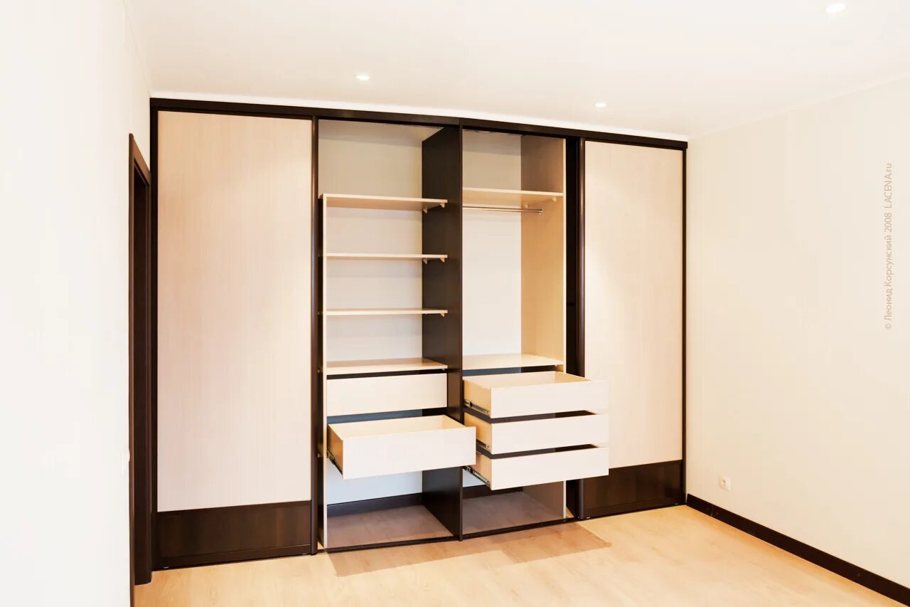 Шкаф-купе маркус bms. Шкаф купе перегородка. Двойной шкаф. Двухсторонний шкаф купе. Шкаф купе.