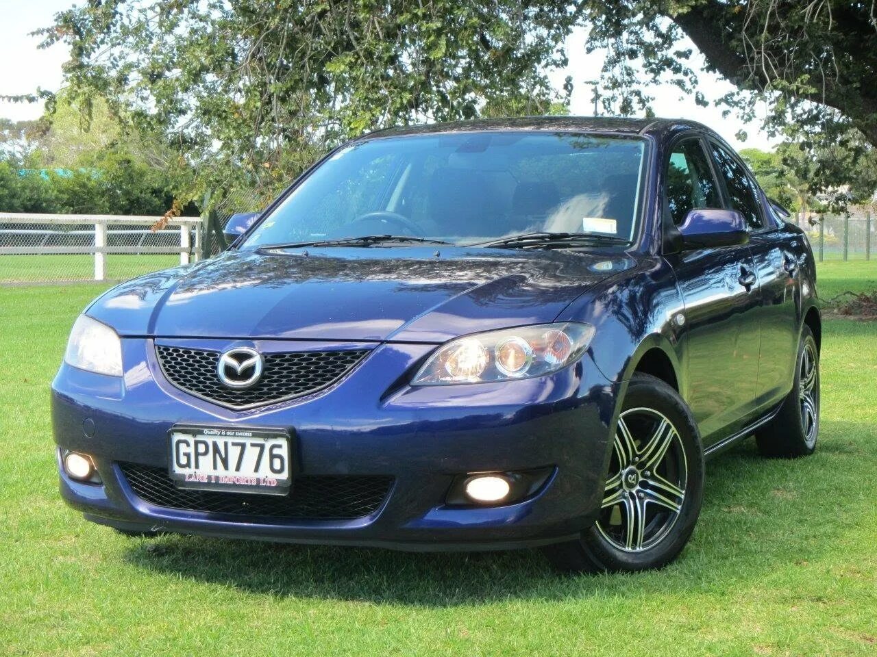 Мазда Аксела 2005. Мазда Аксела 2005 седан. Mazda 3 Axela 2005. Mazda Axela 1.