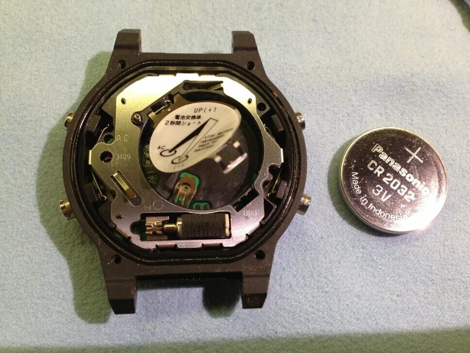 Батарейка для настольных часов. Кварцевый механизм для наручных часов ориент ht78. 377a 1,5v батарейка. Катушка кварцевых часов citizen. Батарейка для часов касио w-110.