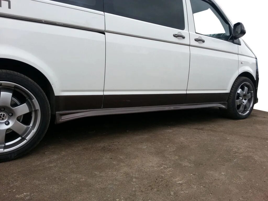 VW Multivan t6 пороги. Боковые пороги VW t5 t6.1 Multivan Caravelle. Пороги трубы т5 Мультивен. Боковые пороги VW Multivan t5. Пороги т 5