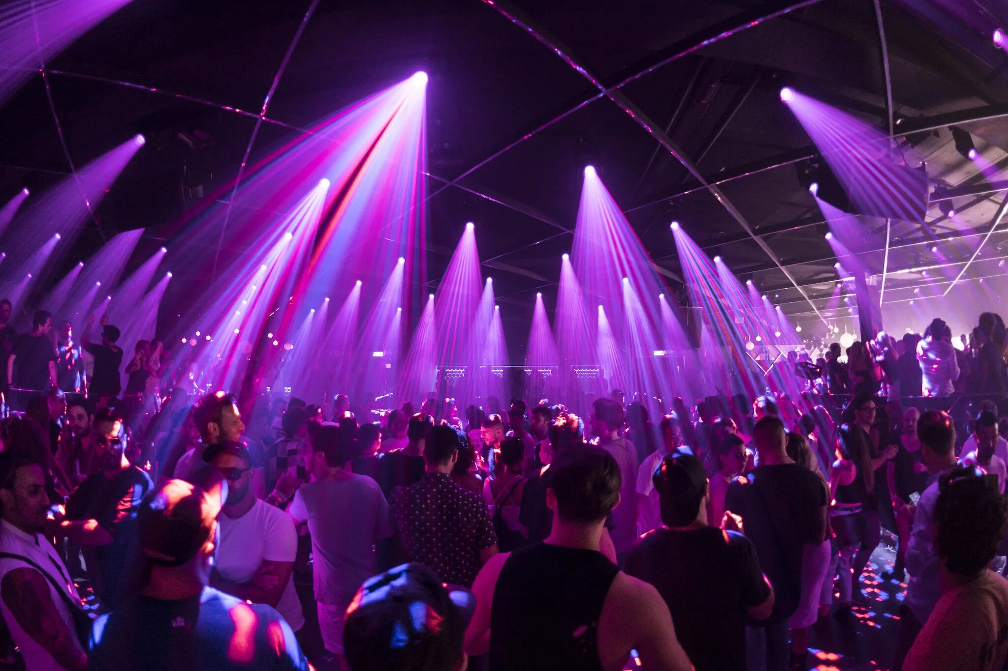 Vegas city hall арена. Lookin rooms известия холл. лукин румс. депо клуб ночной. концерт дискач 90.