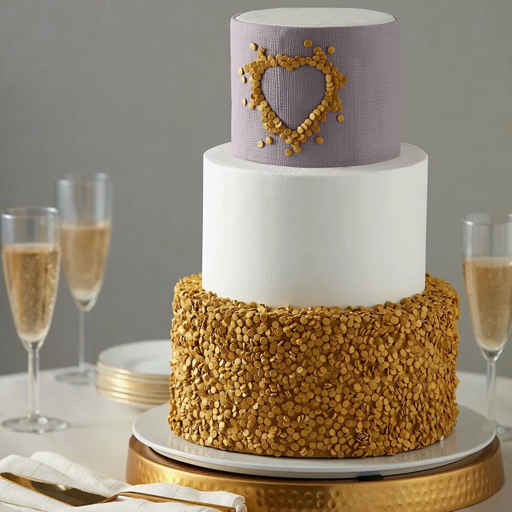 Султанский золотой торт. Торт с золотым декором. Декор торта золотом. Декор торта с пищевым золотом.