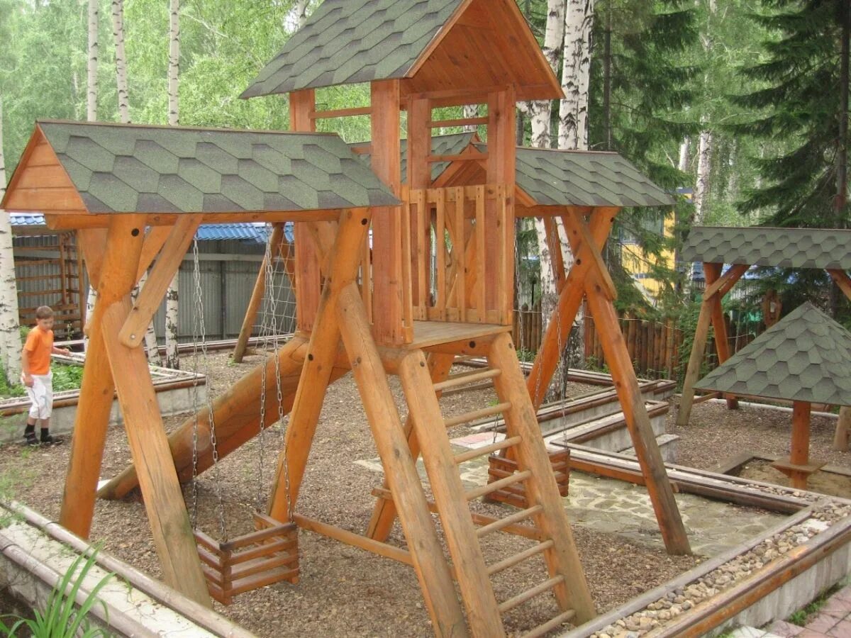 Детские площадки из дерева. Детская площадка из бревен. Малые архитектурные формы из дерева. Детский городок из бревен. Садовый городок