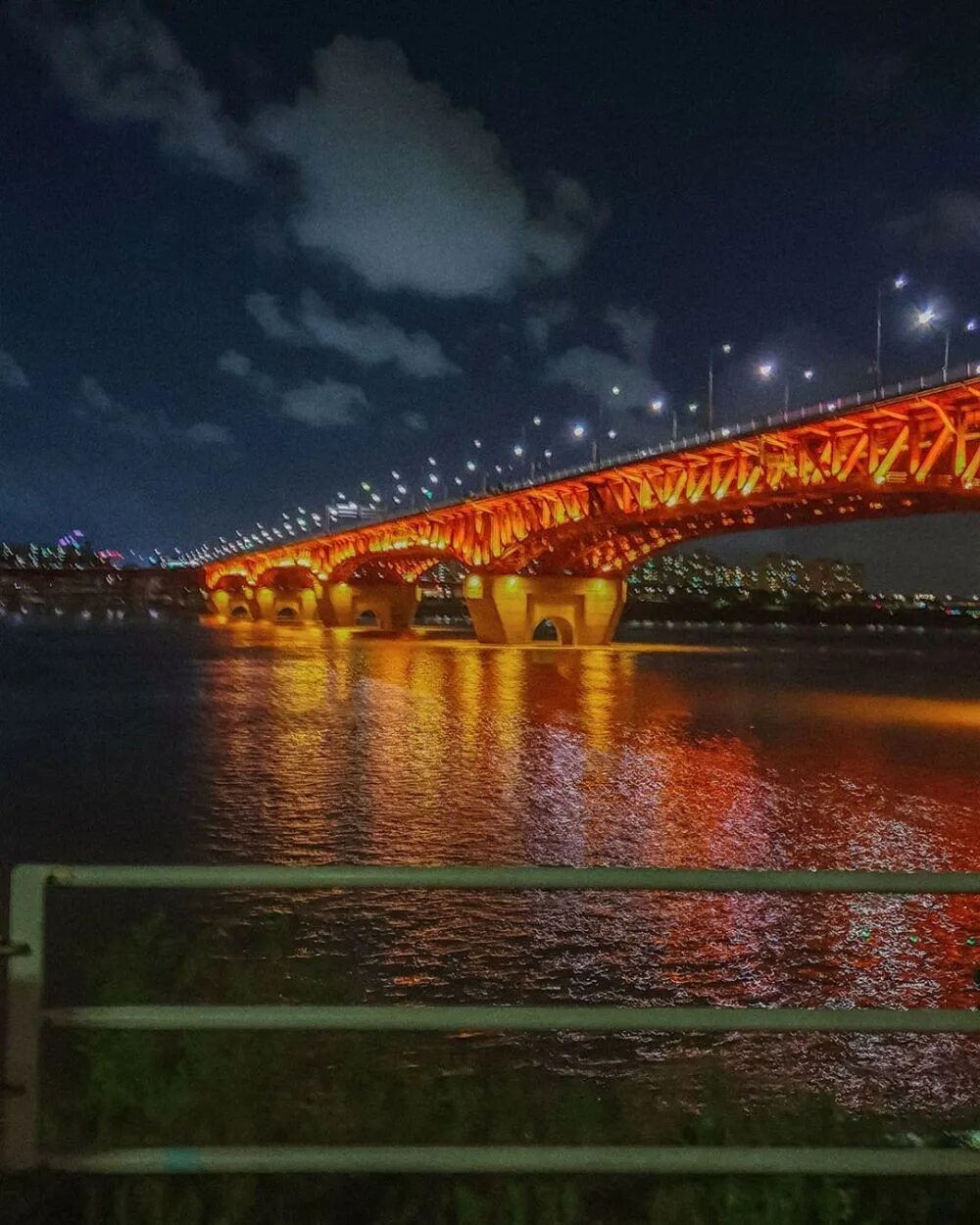 Мост через реку Хан в Сеуле. Парк Ханган. Река Хан. Река Хан Корея.