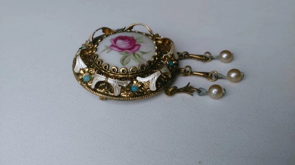 Броши яблонекс чехия винтаж. Брошь чехия винтаж. Чешская брошь винтаж. Винтажные броши. Винтажные чешские броши.