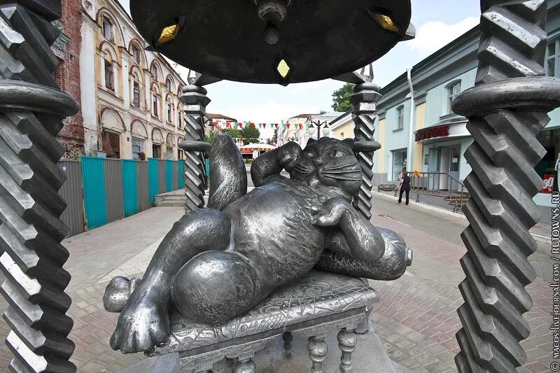Кот казанский памятник в казани. Памятник коту казанскому достопримечательности казани. Алабрыс кот казанский. Казанский кот ул баумана 11 12 фото. Кот в казани на улице баумана.
