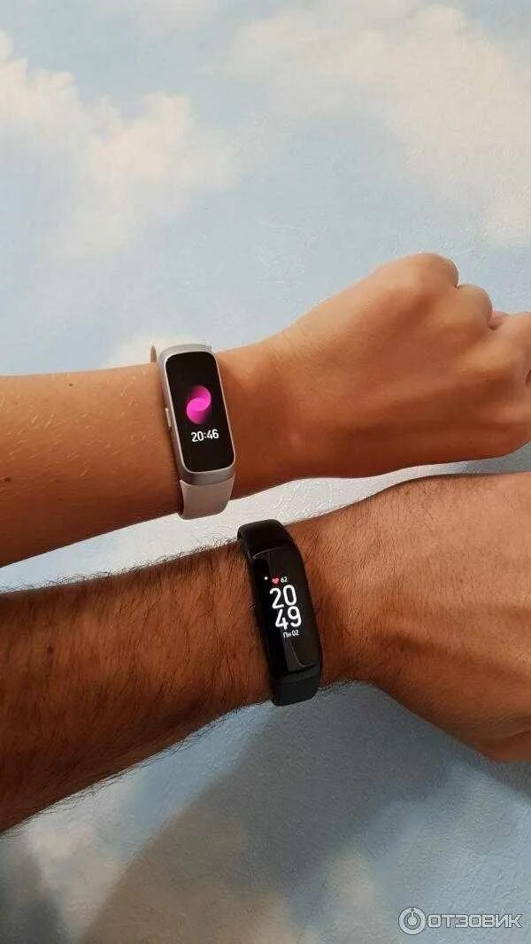 Fit 2 обзор. Фитнес браслет samsung fit. фитнес-браслет samsung galaxy fit2 red. samsung / фитнес-браслет samsung galaxy fit 2. samsung fit 2 браслет на руке.