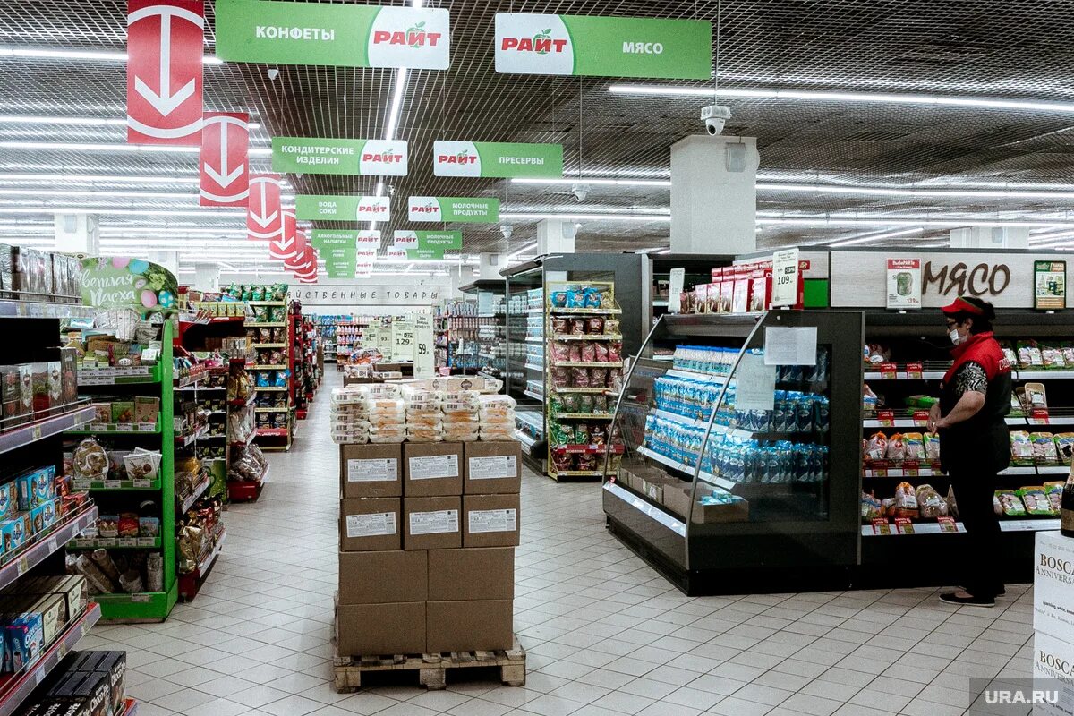 Магазин спар киров на лепсе 62. Закрытые магазины в спб. Лента коллонтай 10. Закрытый магазин. Супермаркет спар в санкт-петербурге.