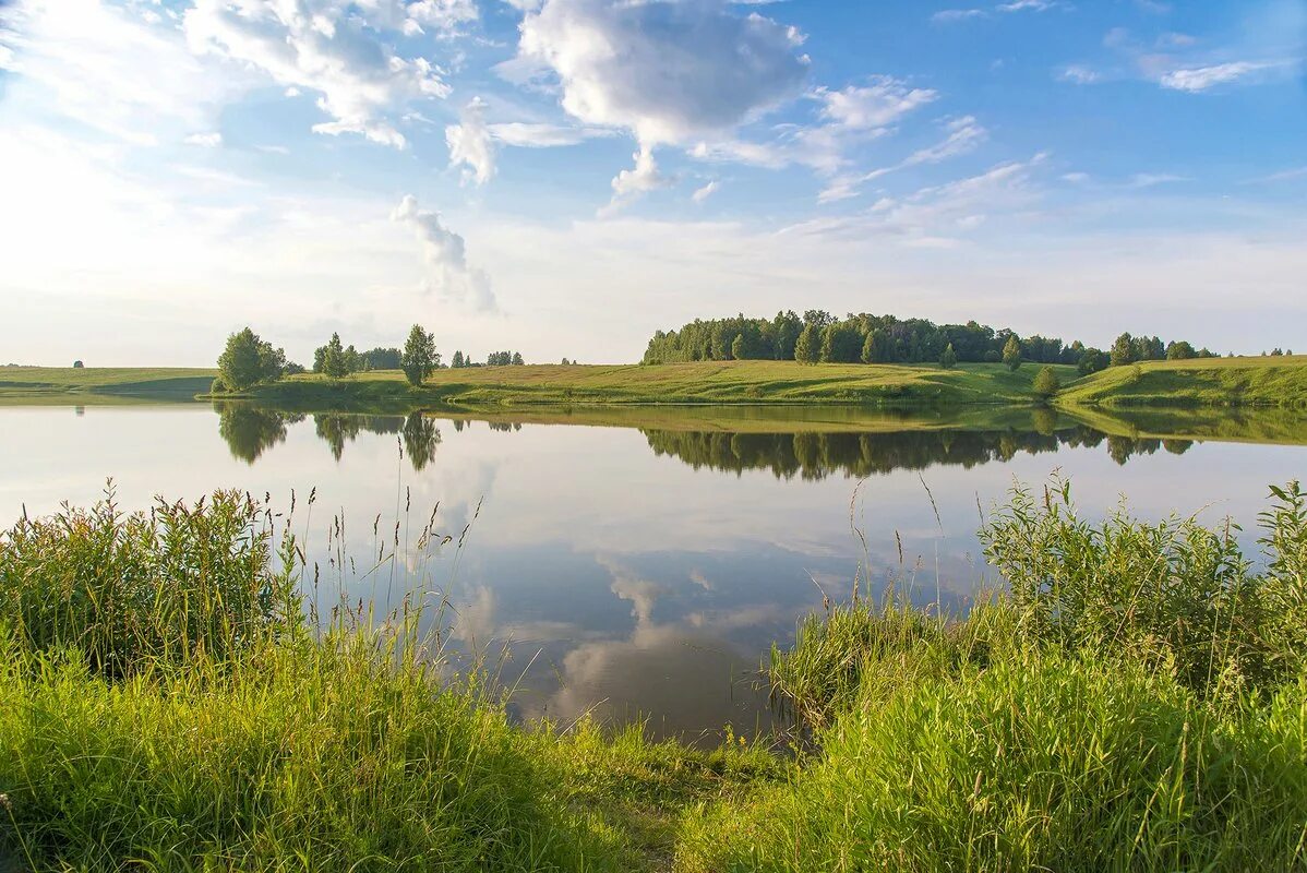 Древние русские реки. Река Каринка Елабуга. Речка Россия. Русские реки. Русский берег реки.