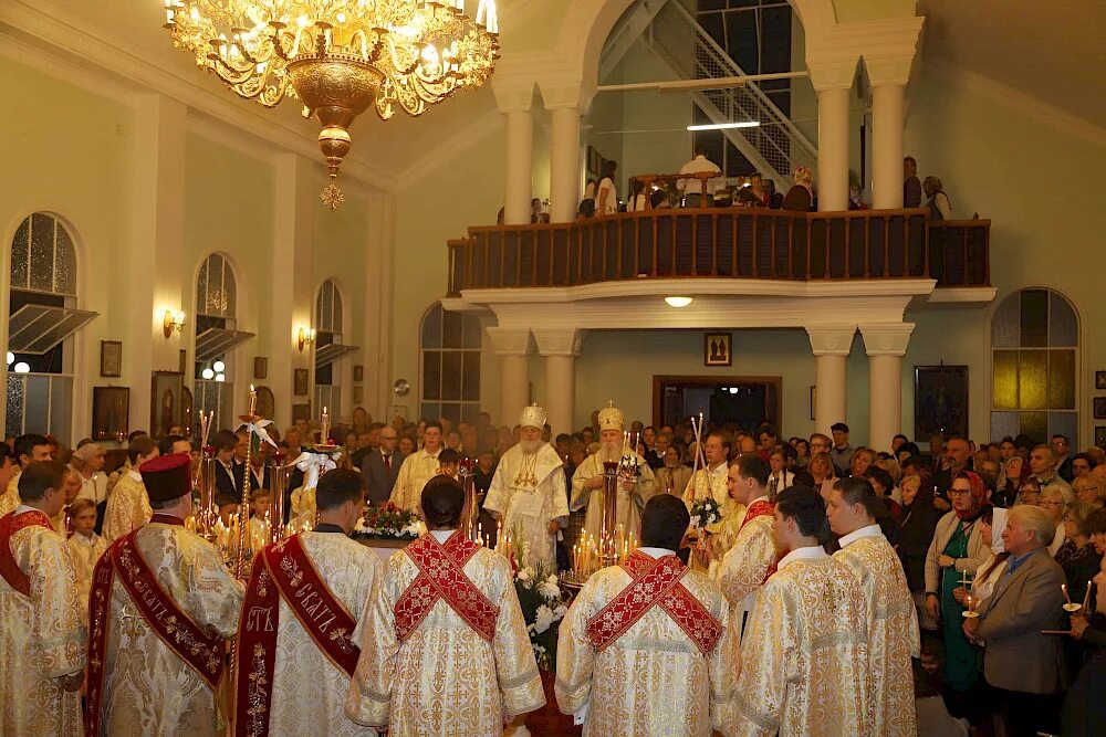 Звон на богослужение. Пасха РПЦЗ. Пасха храм. Богослужение на Пасху. Пасха в США Церковь.