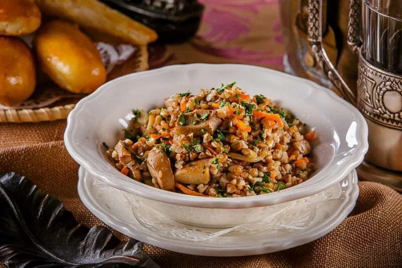 Гречневая каша с грибами и морковью