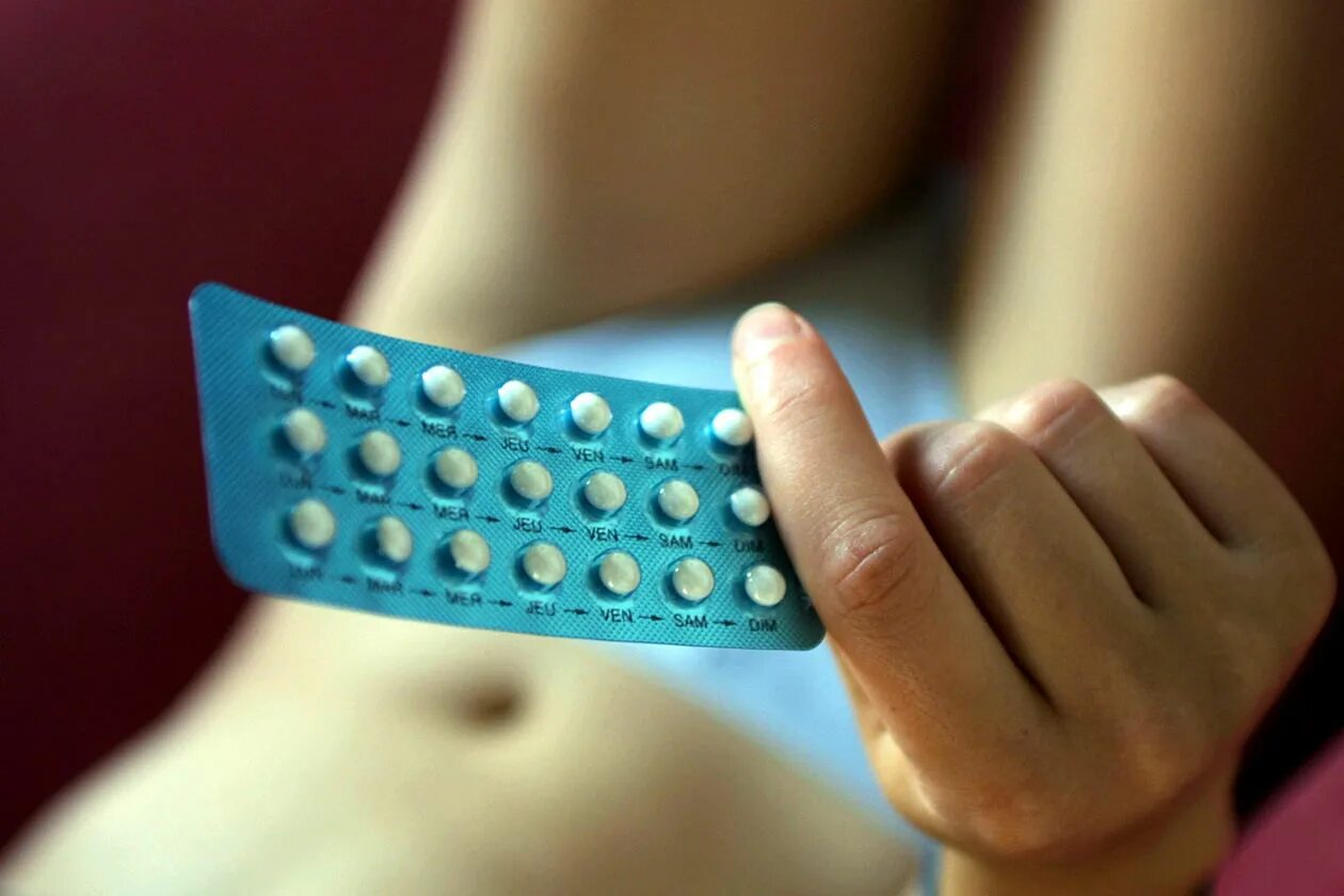 Купить противозачаточное без. Противозачаточные таблетки. Противозачаточные таблетки для женщин. Женские гормональные контрацептивы. Контрацептивы для женщин таблетки.