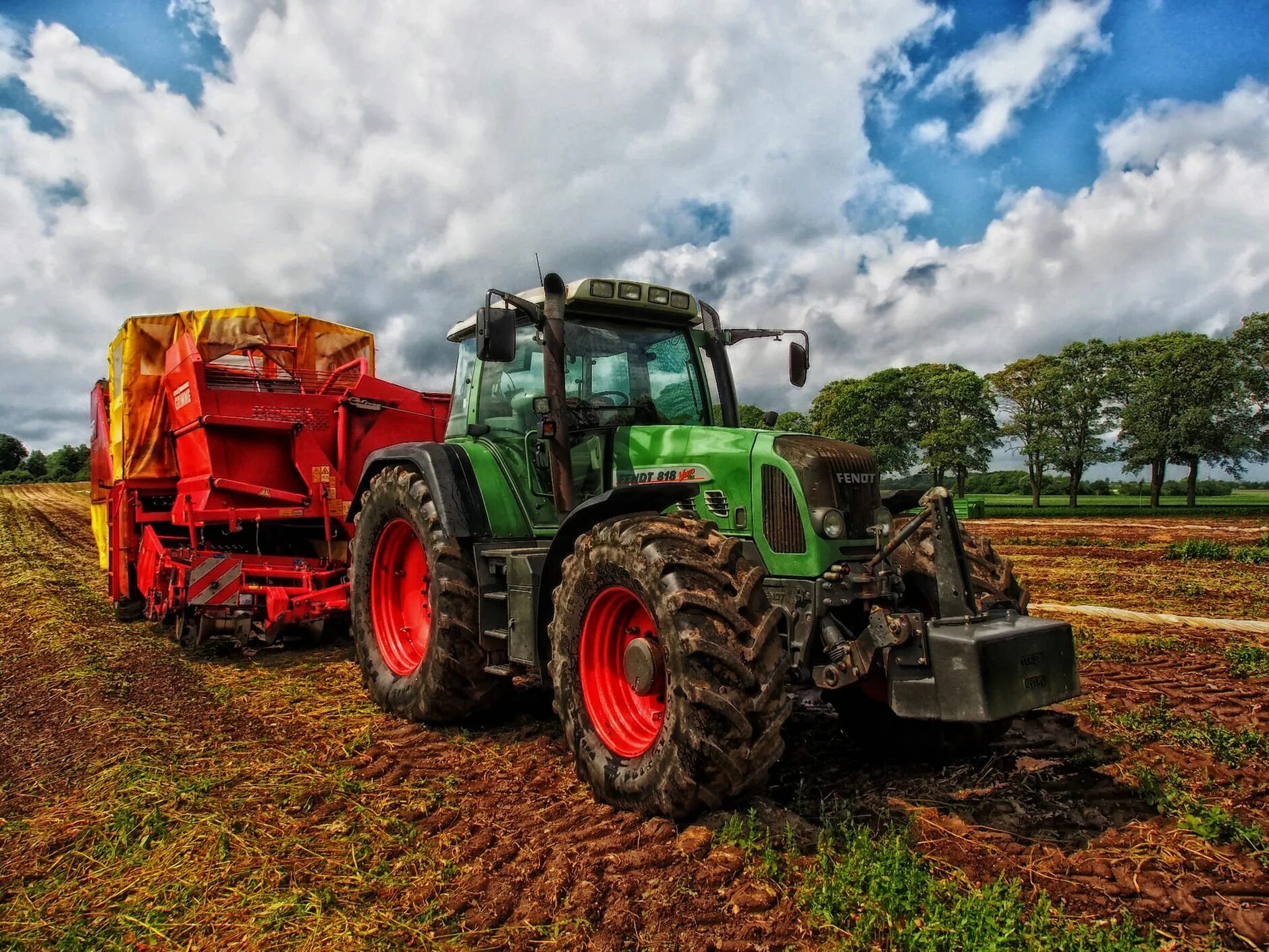 Со сх. Fendt 818. Трактор сельскохозяйство ферма. Сельскохозяйственный комбайн Fendt 2021. Трактора Fendt в поле.