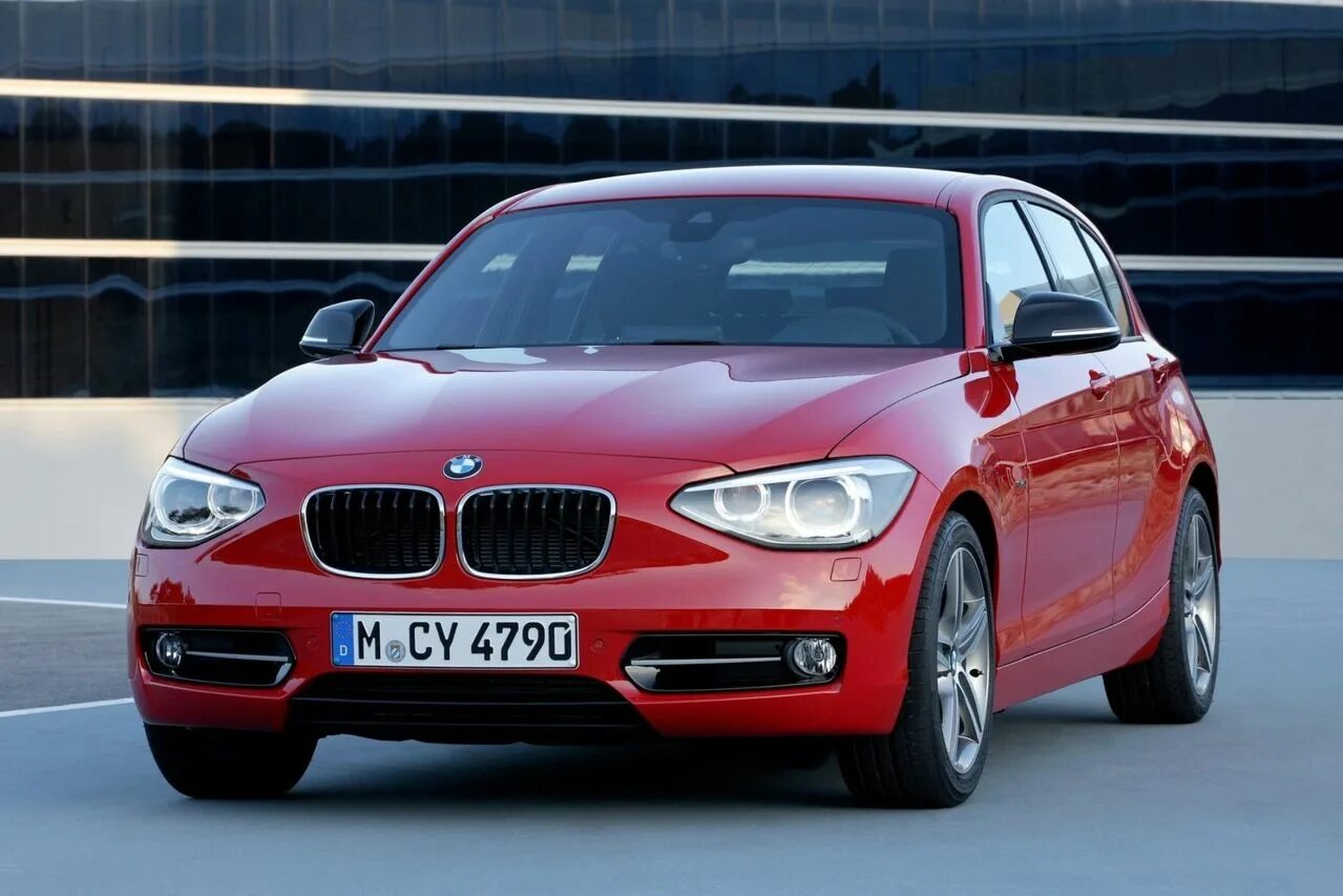 Автомобиль bmw 1. BMW 118i. BMW 1. БМВ 118i поколения. BMW 118i красная.