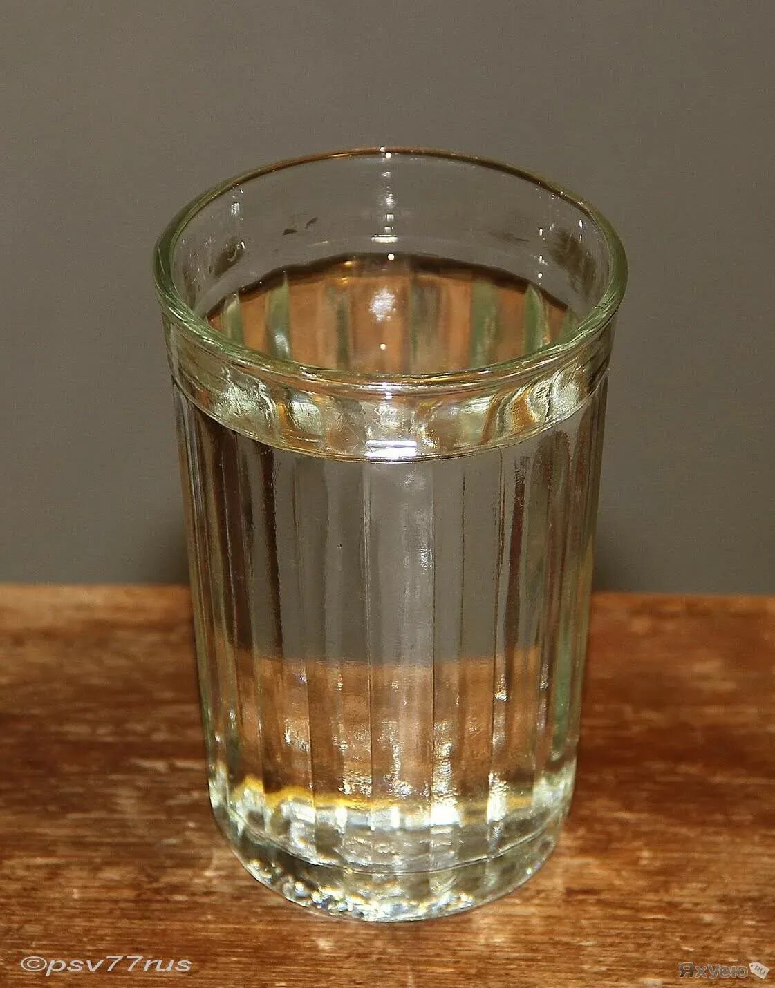 Граненый стакан 100 грамм. Граненый стакан с водой. Полный стакан. В стакан налили 120 мл воды
