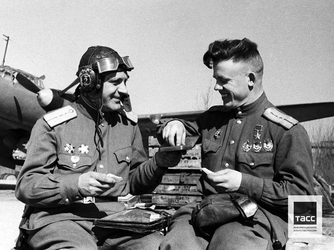 Летчик бомбардировщик герой советского союза. Летчики СССР второй мировой войны. Военные летчики в ВОВ 1941-1945.