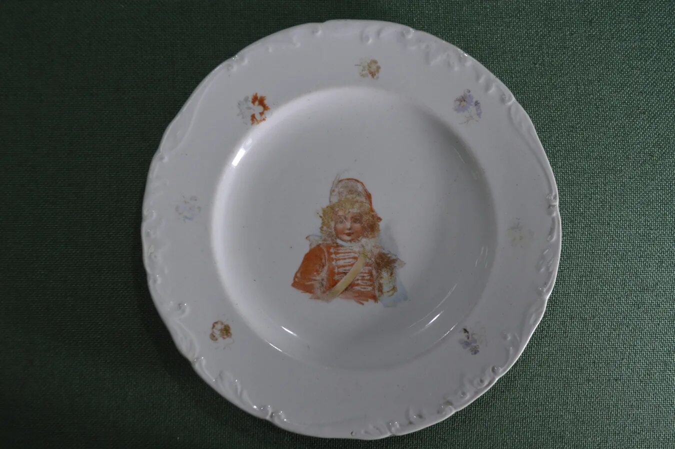 Клеймо кузнецовский фарфор клеймо. Кузнецовский фарфор клейма дореволюционные. Кузнецовский фарфор клеймо. Блюдце кузнецовский фарфор 1896г. Товарищество м с кузнецова фарфор клеймо.