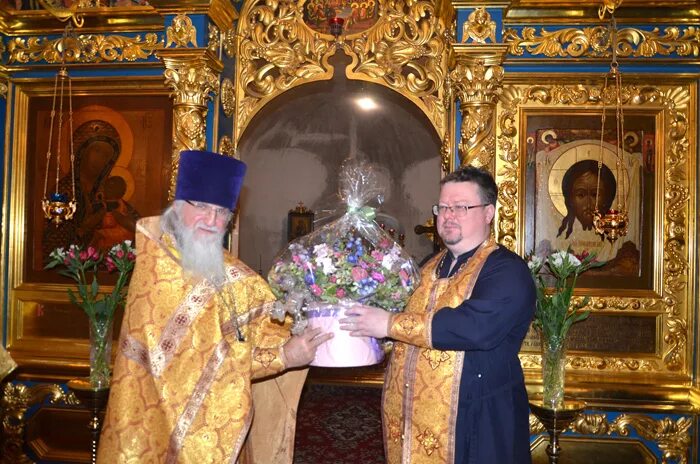 отец виктор настоятель храма иоанна златоуста в астрахани. проповеди иерея федора лукьянова. иерей евгений гущин. храм благовещения пресвятой богородицы в федосьино крещение. иоанн козак настоятель храма благовещения.