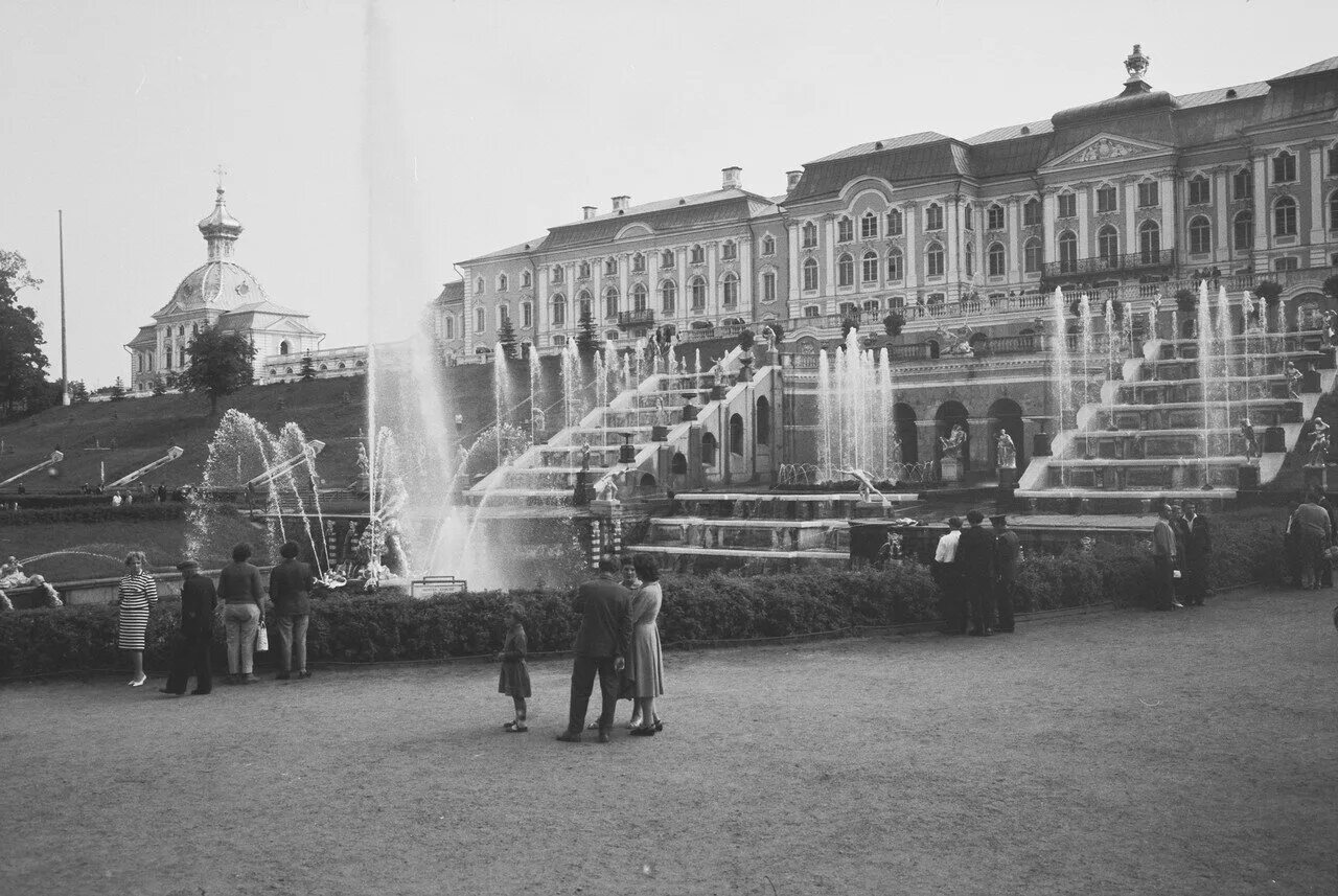 петергоф в 1940 году. петергоф старые фото. дворец в петергофе до войны. фонтан пирамида в петергофе. открытие фонтанов в петергофе 1983.