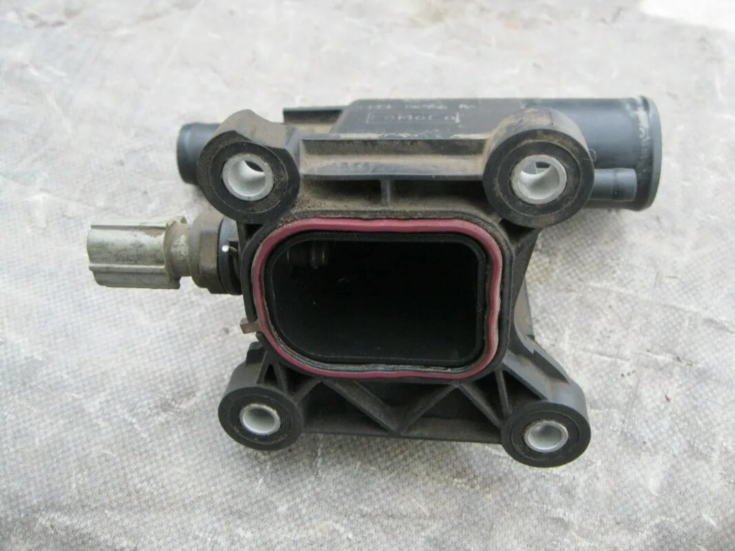 Фланец системы охлаждения ford focus 2. Фланец форд фокус 3. Фланец тройник системы охлаждения форд фокус-3. Ford 1531004 фланец системы. 6.