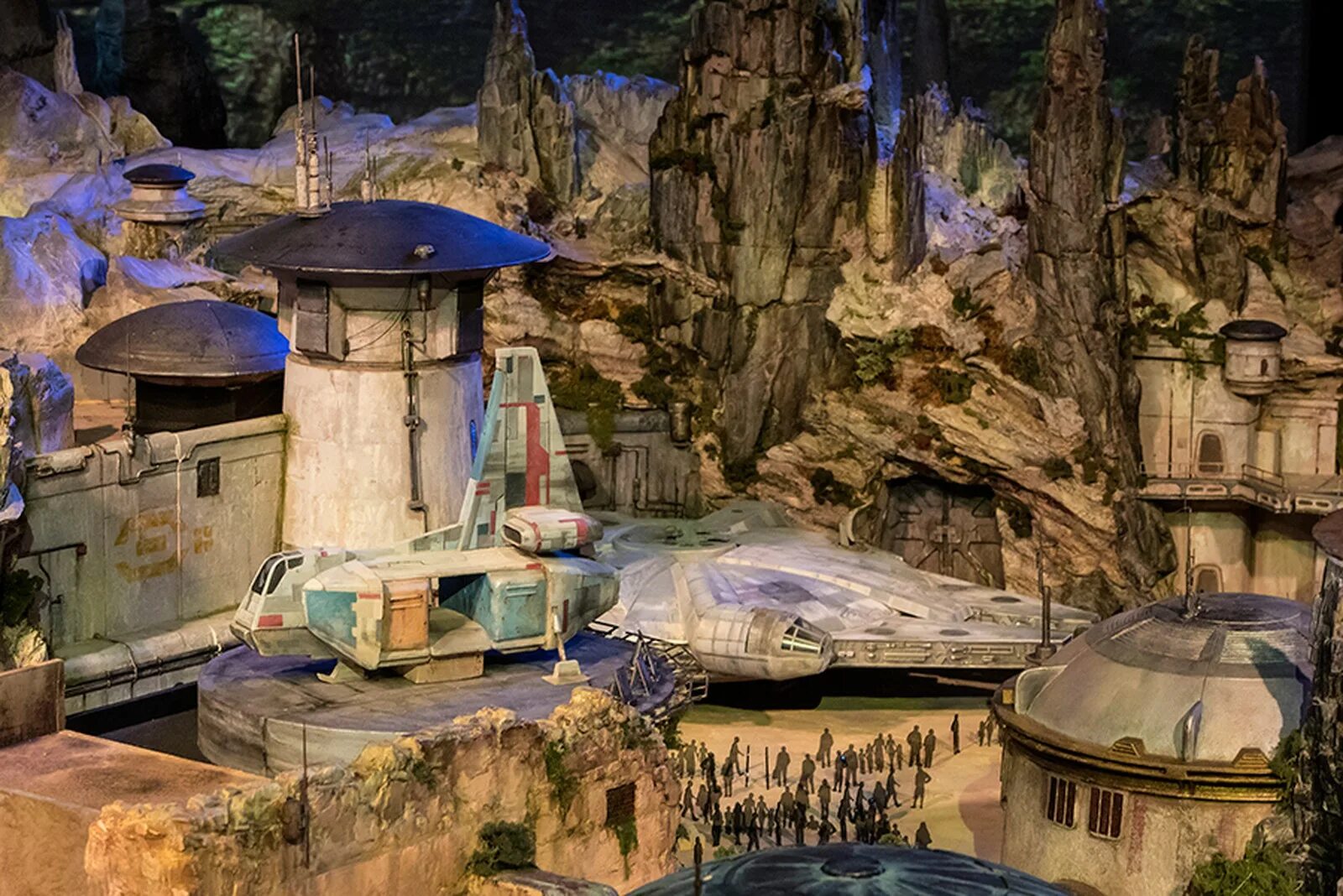 Avatar world особняк. Звездные войны парк развлечений. Диснейленд Звездные войны. Star Wars парк студия Дисней.