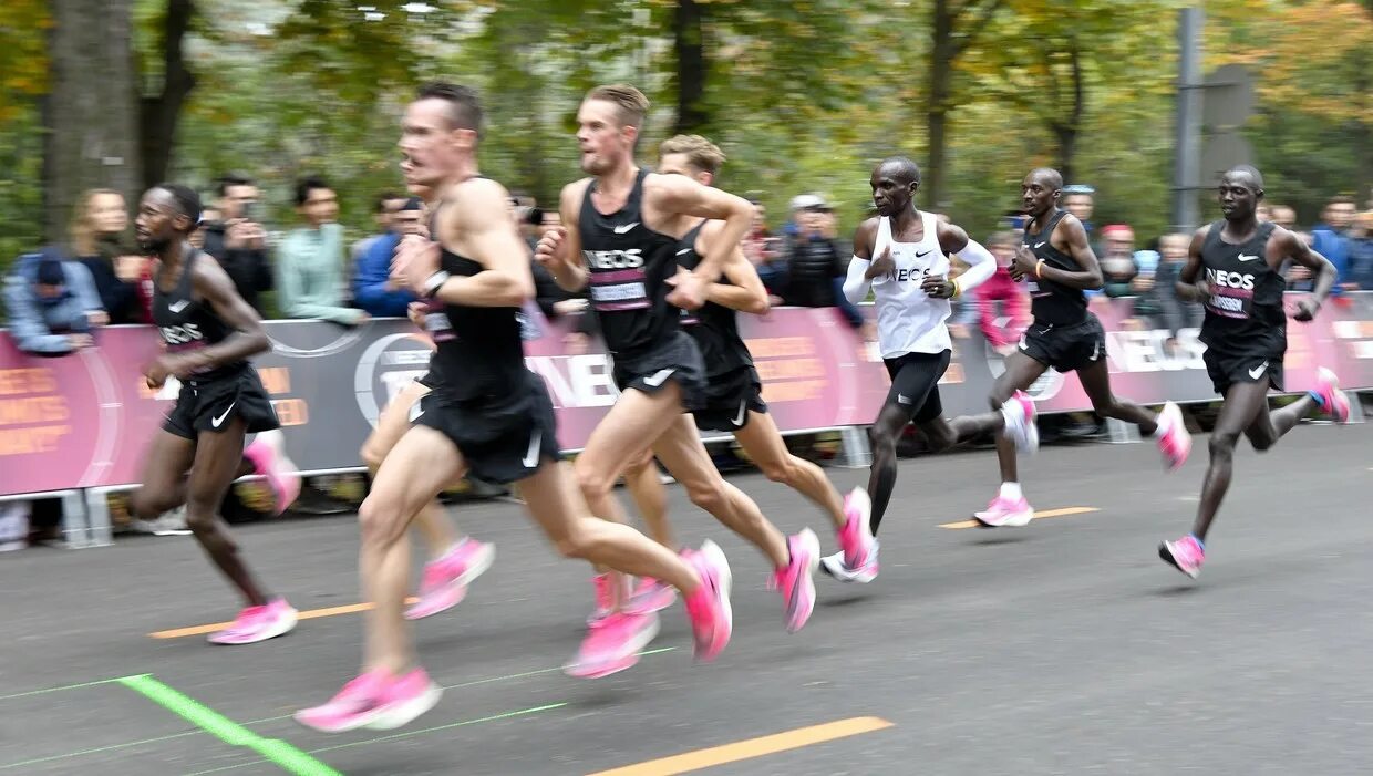 Пинчфит марафон отзывы. Nike Marathon 07. Гонконгский марафон найк. Первоклассный марафон. Кричит марафон.