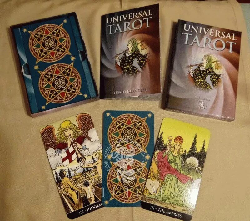 Карты таро в интернете. Универсальное Таро Роберто де Анджелиса. Universal Tarot Старшие арканы галерея. Таро Somnia Tarot. Карты Таро упаковка.