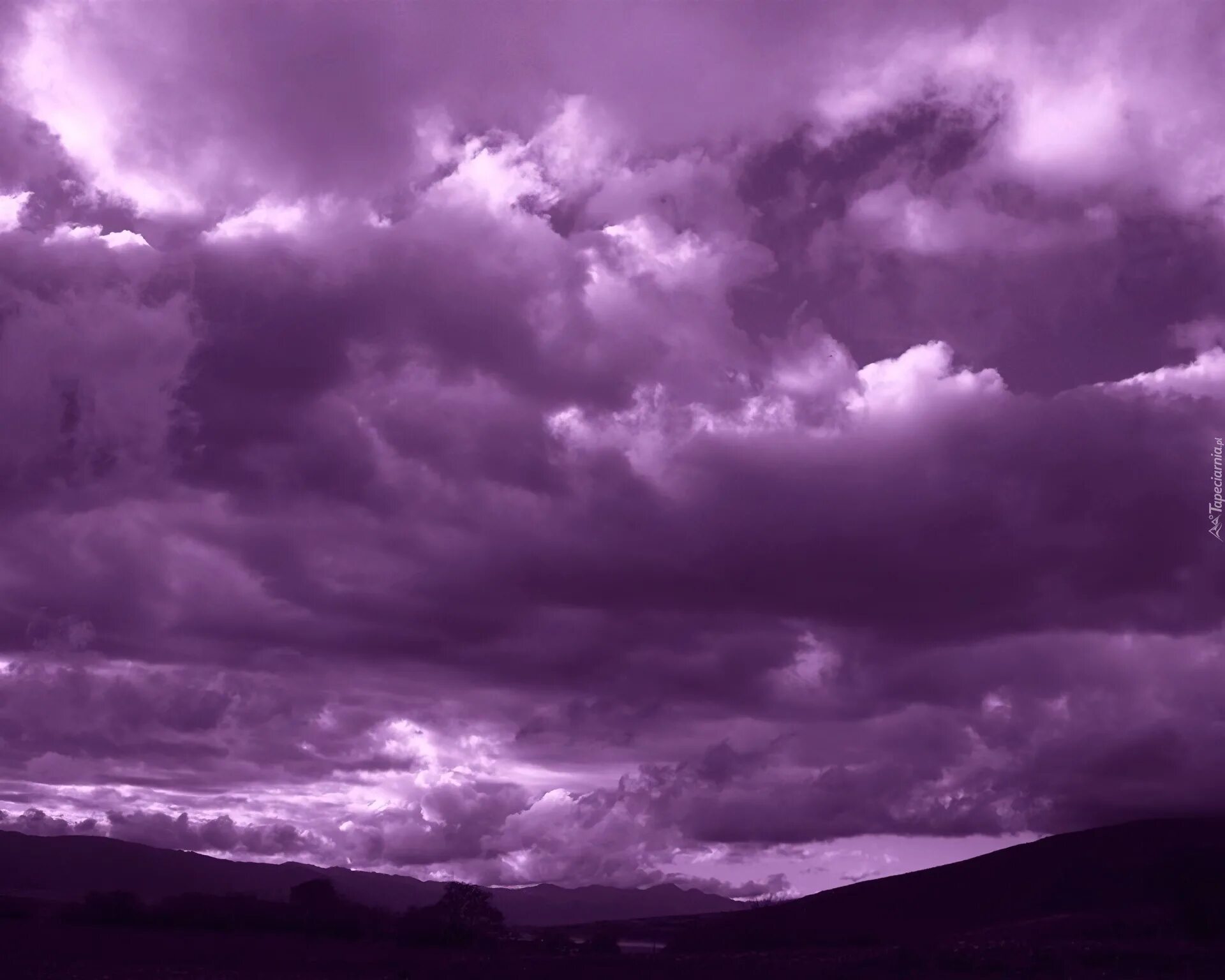 Сирени облаков. Фиолетовое облако. Фиолетовое небо. Темное небо. Пасмурное небо.