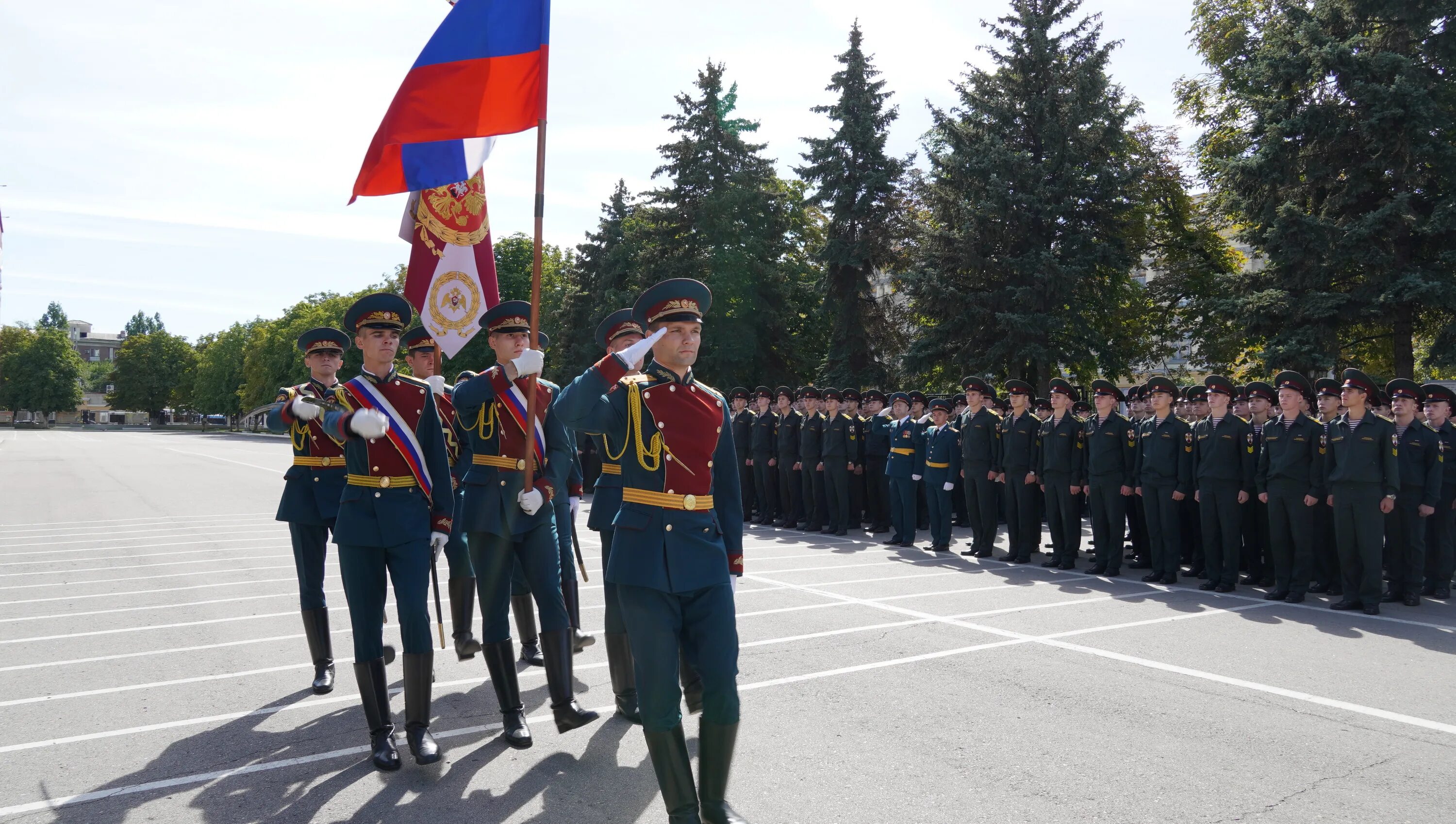 Курсанты росгвардии. Саратовский военный ордена Жукова Краснознаменный институт ВНГ РФ. Курсант военного института Росгвардия Саратов. Институт Саратовский военный институт войск национальной гвардии РФ.