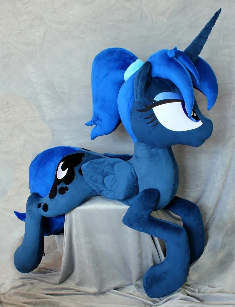 Пони луна игрушка. МЛП принцесса Луна игрушка. Lifesize Pony Plush. МЛП игрушки Луна. Плюшевая принцесса Луна МЛП.