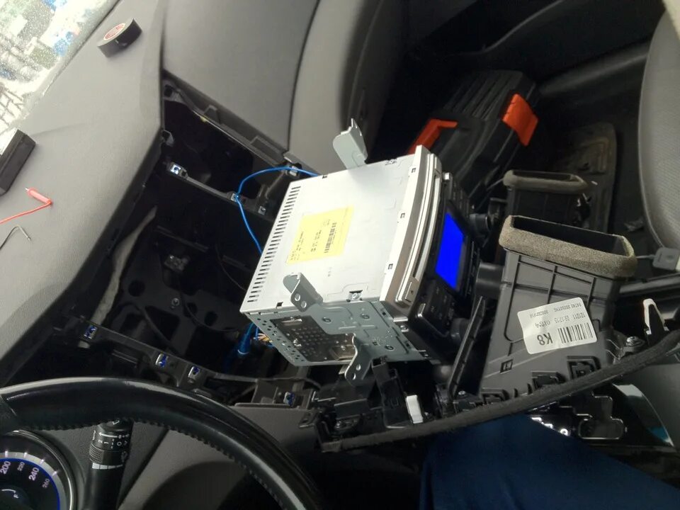 Система оповещения соната к 120м. Штатный сабвуфер хендай соната нф 2008. Штатная акустика соната 2011. Установка соната. Соната парктроники на бампере.