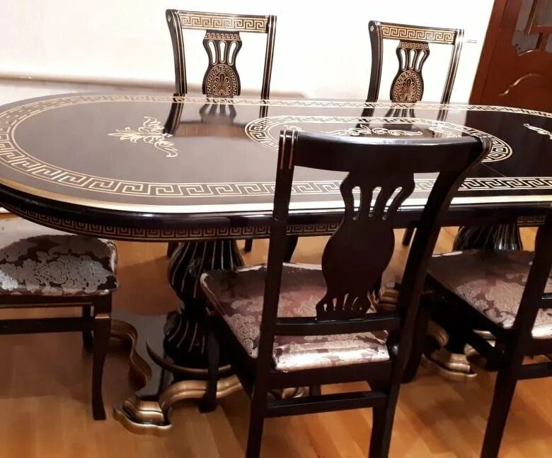 Авито ростов стол. Стол Версаче 2*2.40 тёмный. Стол и стулья Версаче. Стол Версаче орех. Кухонный стол Версаче.