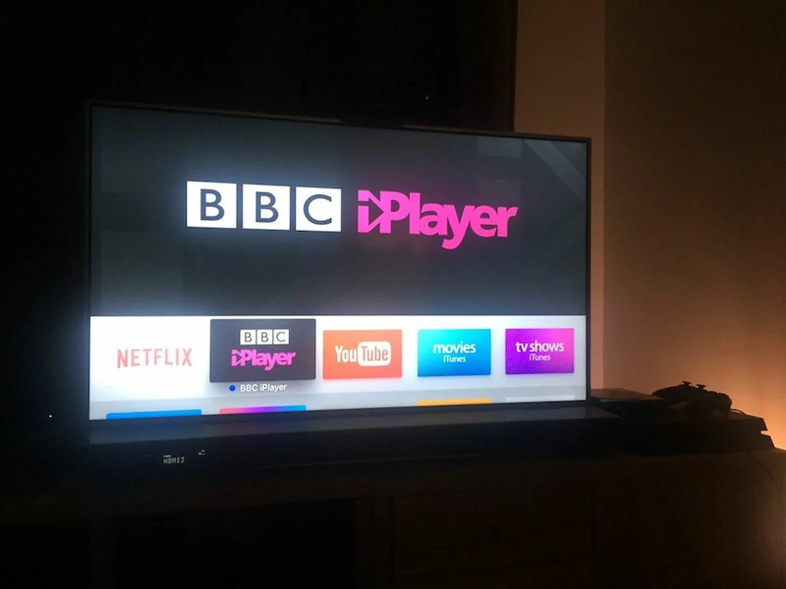 Shows tube. Bbc IPLAYER. Bbc Player. Bbc телевизор Интерфейс. ТВ приставка IPLAYER bbc.