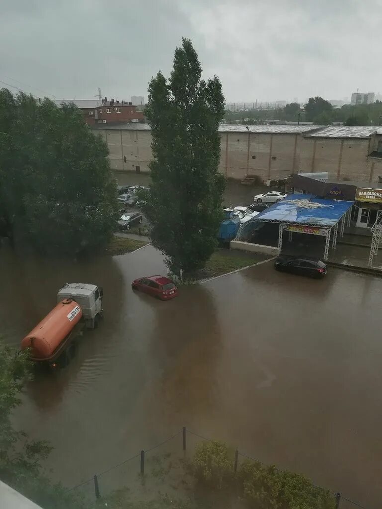 Какие районы затопило в оренбургской. Потоп в Оренбурге. Оренбург затопленные улицы. Оренбург затопление о. Оренбург затопило 2022.