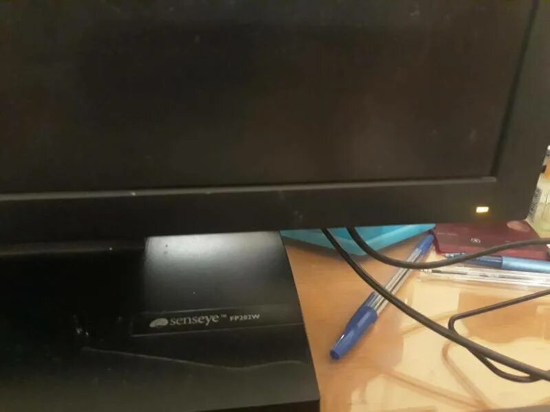 Монитор мигает кнопка. Монитор benq fp202w. монитор acer кнопка включения. кнопка включения монитора самсунг т 220. монитор самсунг кнопка включения.