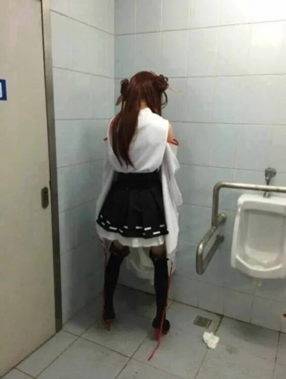 Японские девушки в туалете. Трап в туалете. Туалетная девушка в Японии. Девушка в мужском туалете.