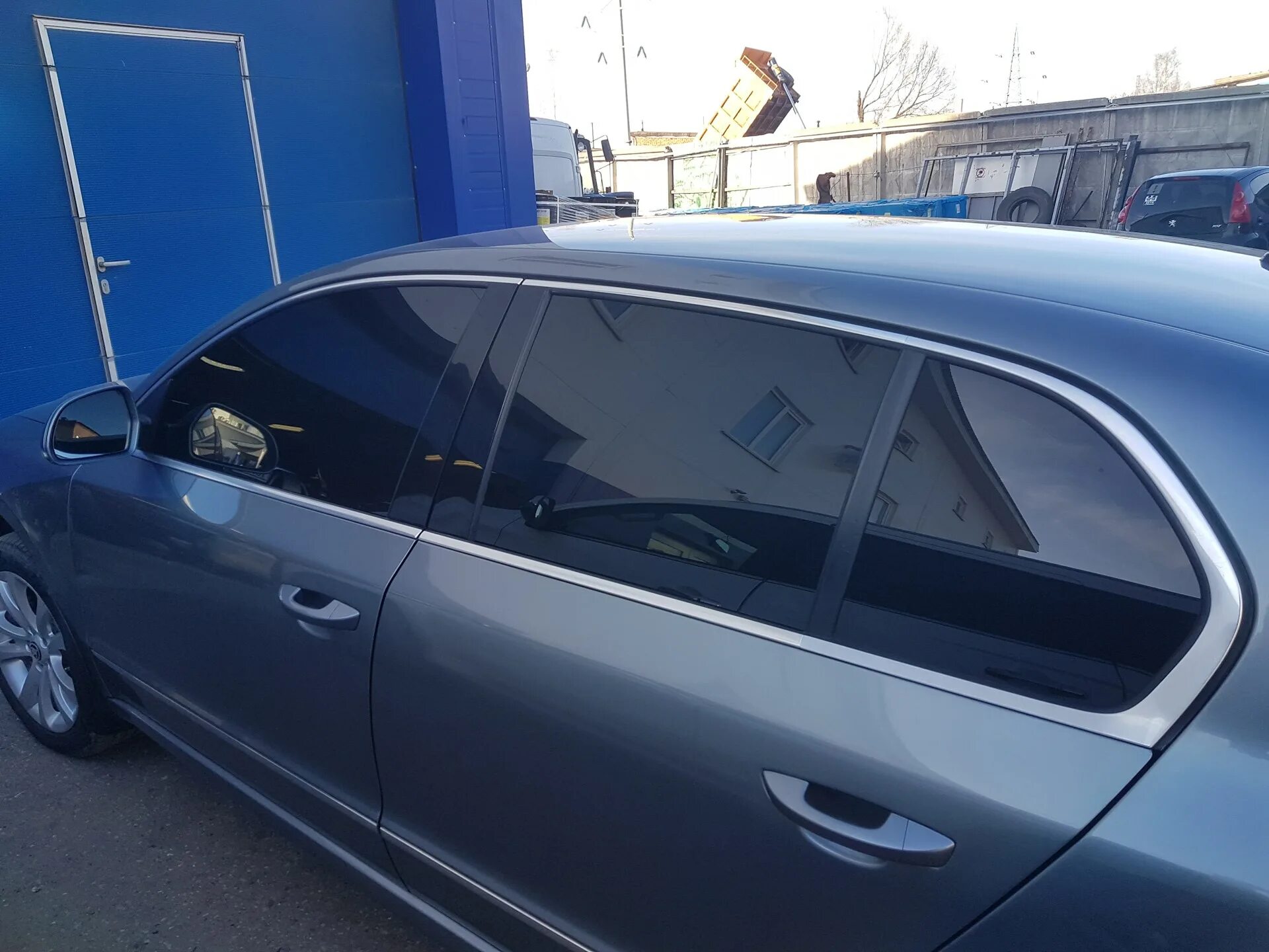 Пленкой затонировать передние стекла