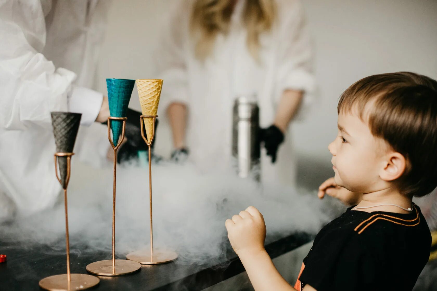 мороженое с жидким азотом. крио мороженое. мастер мороженого. мороженое с азотом. мастер мороженого.