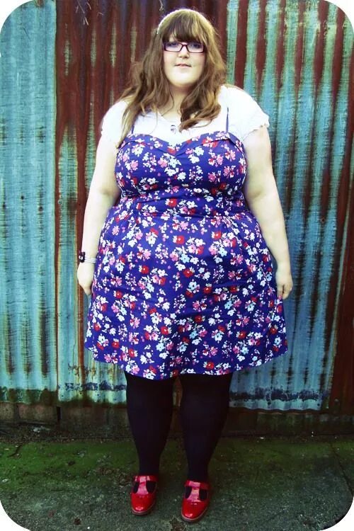 Толстое тело девушки. Некрасивые полные женщины. Толстоядевушка в купальнике. Женская толстого 17. Женская толстого 17.