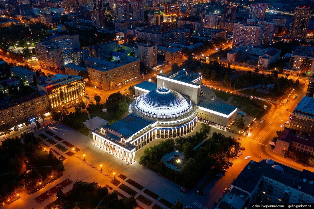 Новосибирск столица Сибири. Оперный театр Новосибирск gelio. Ночной оперный театр Новосибирск. Высота оперного театра в Новосибирске.