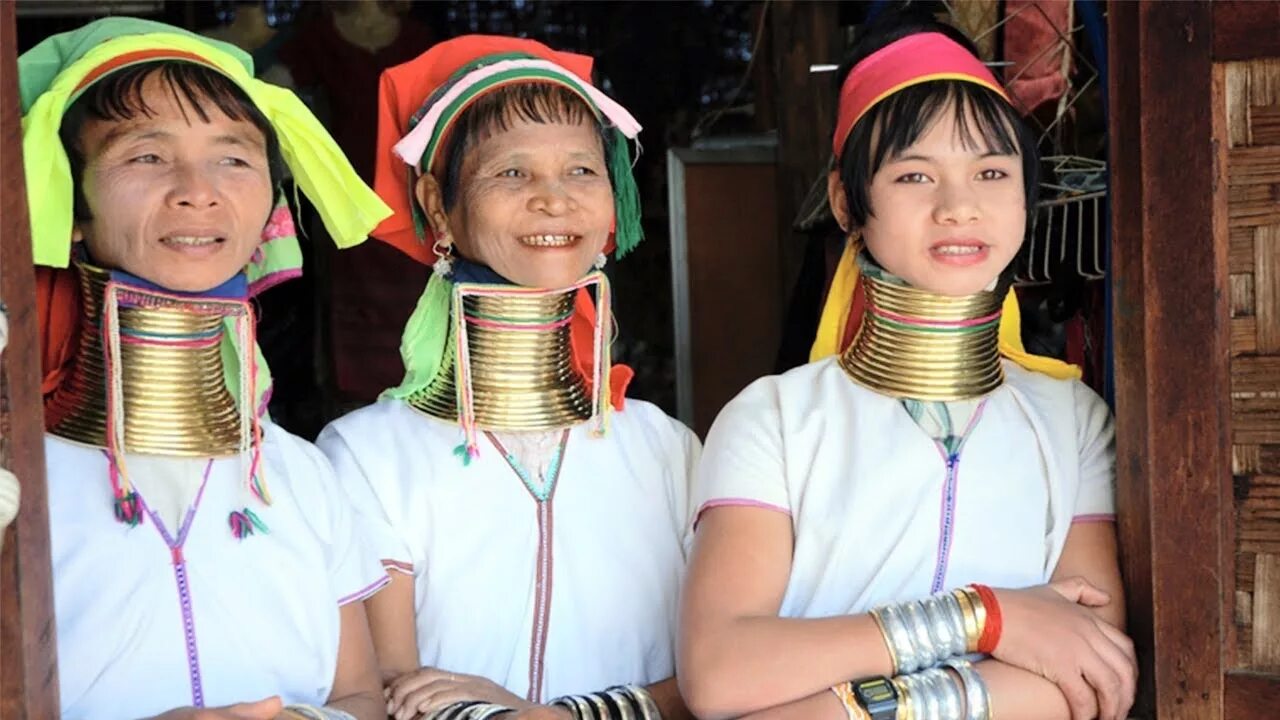 Племя знаменитая. Племя Падаунг Бирма. Женщины народа Падаунг без колец. Кольца на шее.
